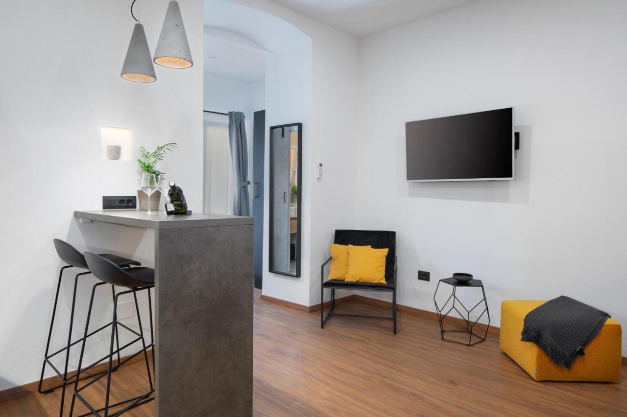 Deluxe Rooms And Apartments Korzo Pula Exterior photo