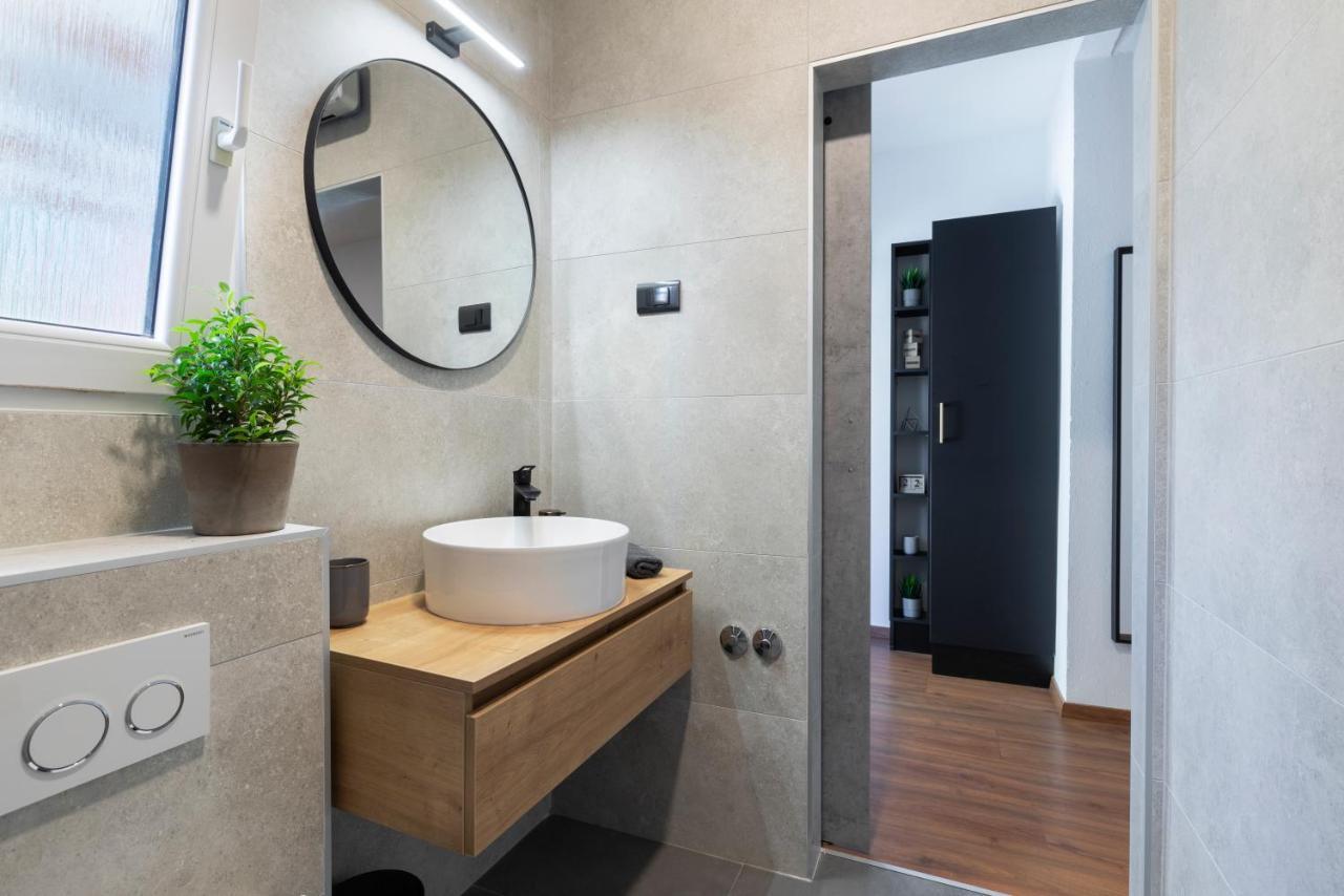 Deluxe Rooms And Apartments Korzo Pula Exterior photo