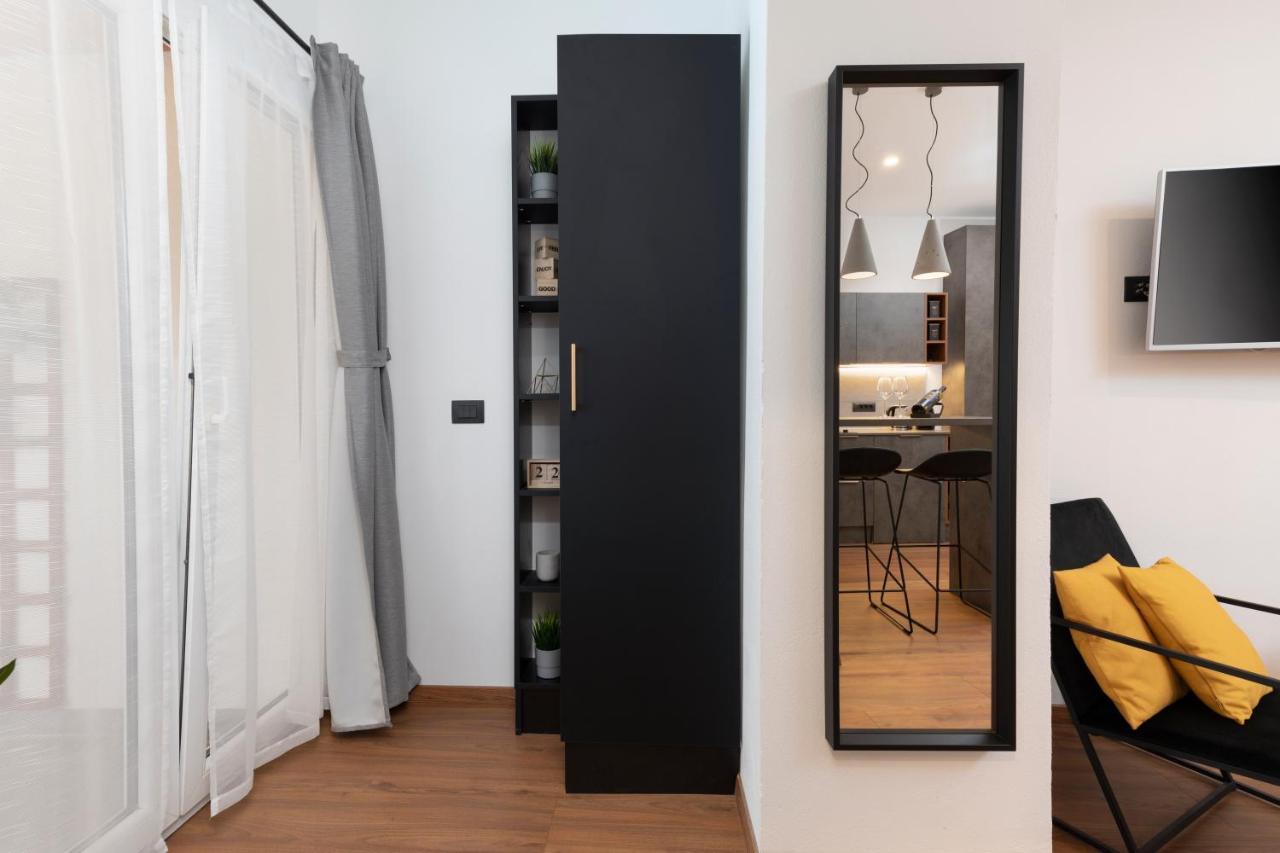 Deluxe Rooms And Apartments Korzo Pula Exterior photo