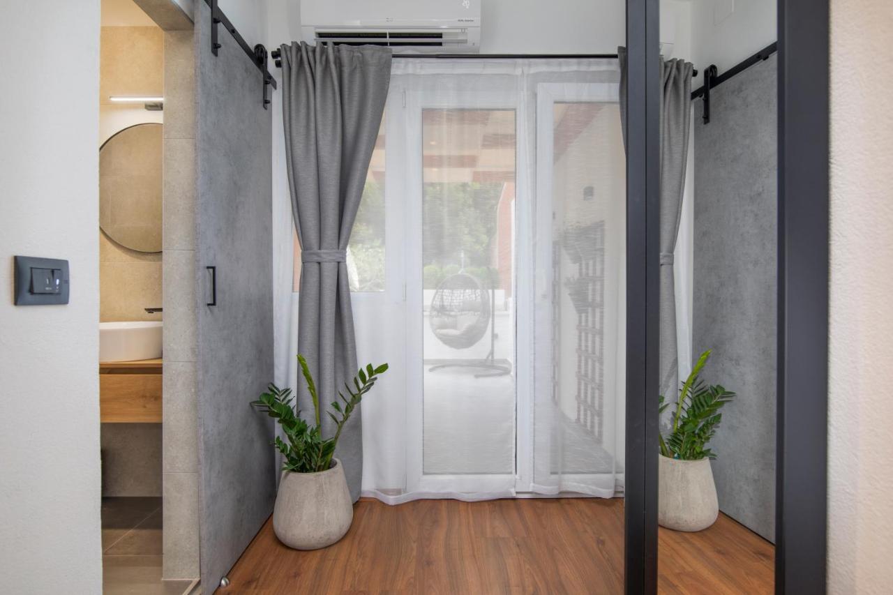 Deluxe Rooms And Apartments Korzo Pula Exterior photo
