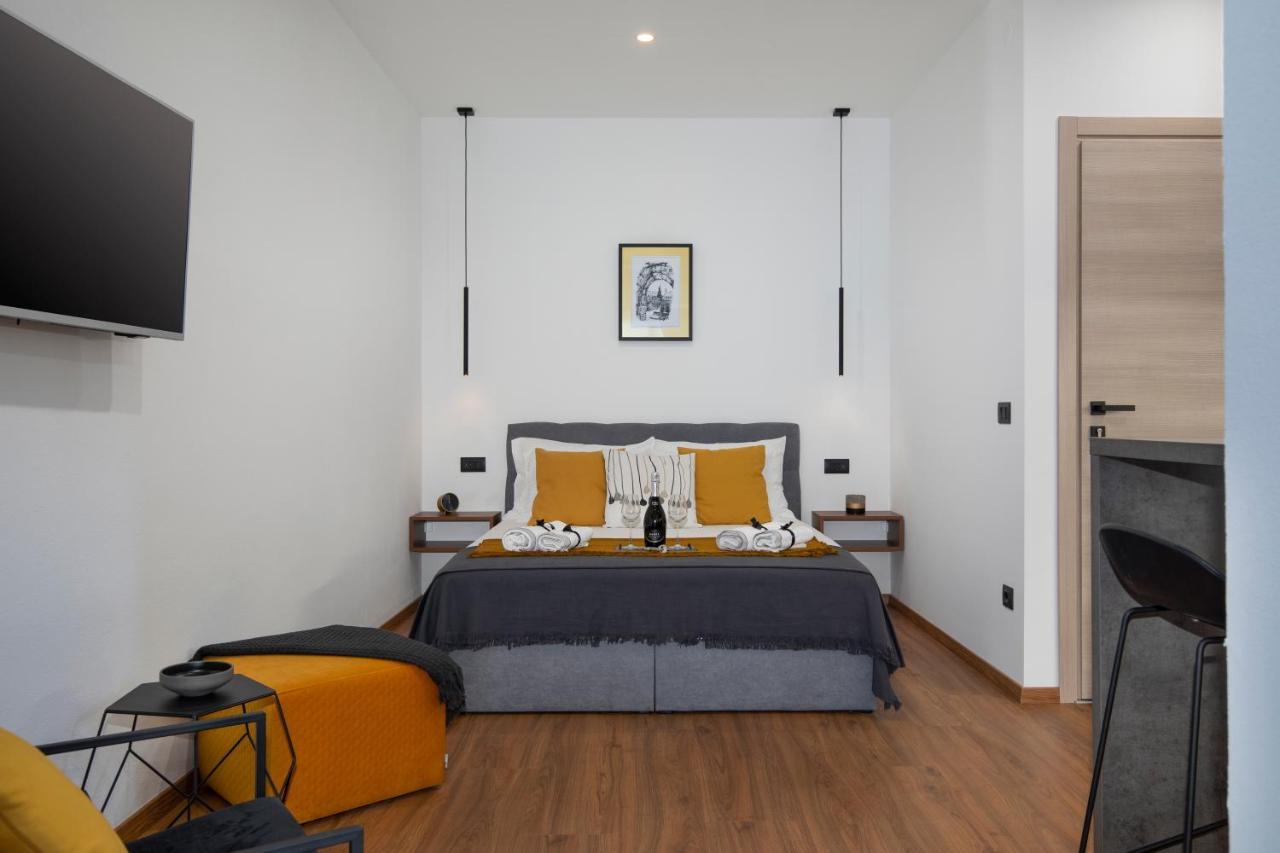 Deluxe Rooms And Apartments Korzo Pula Exterior photo